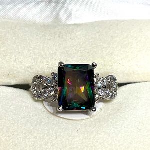 Women’s size 8 fire topaz gemstone ring stunning beauty NO box Great gift